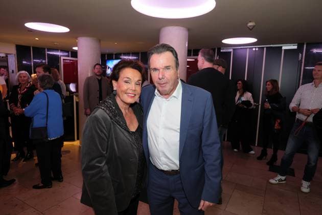 Premiere Daum Triumphe & Skandale, 24.10.2023, Heribert Bruchhagen mit Frau Angelika, Bild: