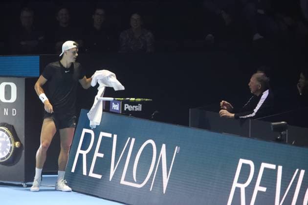 SWISS INDOORS 2023 PHOTOPQR L ALSACE Vincent VOEGTLIN ; Bâle ; 24 10 2023 ; Le dannois Holger Rune échange avec son nouvel entraineur Boris Becker lors du premier tour des Swiss Indoors 2023, à Bâle le 24 octobre 2023. Bâle France  Copyright: xPHOTOPQR L ALSACE MAXPPPxVincentxVOEGTLINx 20231024ALS4473 20231024ALS4473