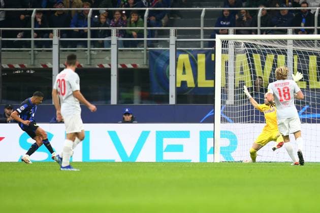 Foto Davide Spada LaPresse 24 ottobre 2023 - Milano , Italia - calcio - Inter vs Salisburgo - Champions League 2023 2024 - Stadio San Siro. Nella foto: gol Alexis Sanchez (FC Inter); 1-0 October 24 , 2023 Milan , Italy - sport, calcio - Inter vs Salzburg Champions League 2023 2024 - San Siro Stadium . In the pic : goal Alexis Sanchez (FC Inter); 1-0  Copyright: xDavidexSpada LaPressex
