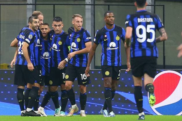 Foto Davide Spada LaPresse 24 ottobre 2023 - Milano , Italia - calcio - Inter vs Salisburgo - Champions League 2023 2024 - Stadio San Siro. Nella foto: esultanza dopo il gol Alexis Sanchez (FC Inter); 1-0 October 24 , 2023 Milan , Italy - sport, calcio - Inter vs Salzburg Champions League 2023 2024 - San Siro Stadium . In the pic : celebrates after scoring Alexis Sanchez (FC Inter); 1-0  Copyright: xDavidexSpada LaPressex