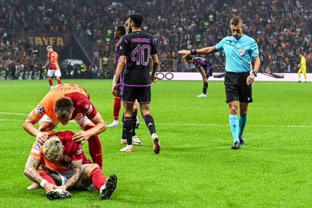ISTANBUL - Referee Davide Massa awards a penalty to Galatasaray during the UEFA Champions League Group A match between Galatasaray and FC Bayern Munich at the Rams Global Stadium on October 24 in Istanbul, Turkey. ANP Hollandse Hoogte UEFA Champions League 2023 24 2023 2024 xVIxANPxSportx xGerritxvanxKeulenxIVx 482002329 originalFilename: 482002329.jpg