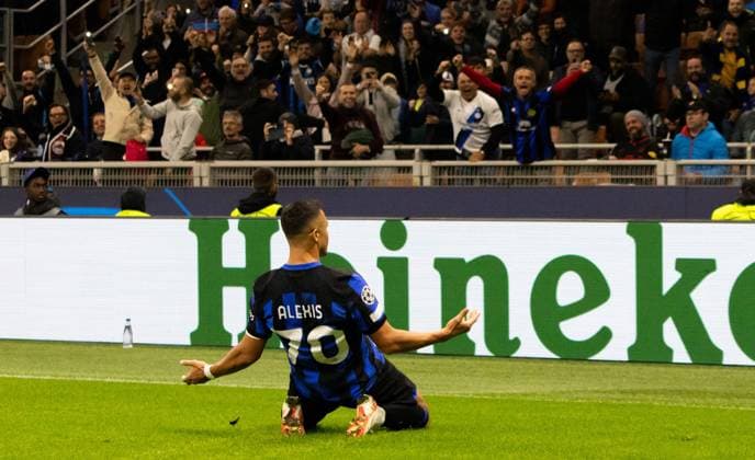 Inter Alexis Sanchez celebrate during Inter - FC Internazionale vs FC Salzburg, UEFA Champions League football match in Milan, Italy, October 24 2023  Copyright: xNicolasxMorassutti IPAxSportx xix xx IPA_41188638 IPA_IPA41188638