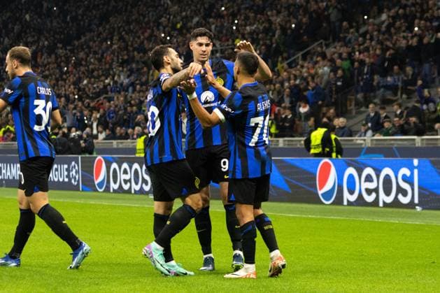 Inter Alexis Sanchez celebrate with Hakan Calhanoglu and Alessandro Bastoni during Inter - FC Internazionale vs FC Salzburg, UEFA Champions League football match in Milan, Italy, October 24 2023  Copyright: xNicolasxMorassutti IPAxSportx xix xx IPA_41188642 IPA_IPA41188642