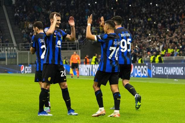 Inter Alexis Sanchez Celebrate with Benjamin Pavard during Inter - FC Internazionale vs FC Salzburg, UEFA Champions League football match in Milan, Italy, October 24 2023  Copyright: xNicolasxMorassutti IPAxSportx xix xx IPA_41188643 IPA_IPA41188643