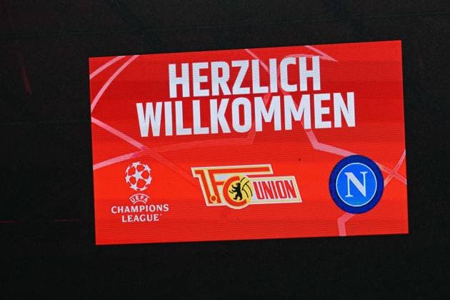 Fussball, Herren, Saison 2023 2024, UEFA Champions League (Gruppe C, 3. Spieltag), 1. FC Union Berlin - SSC Neapel, v. l. Anzeigetafel mit Herzlich Willkommen, 24.10. 2023, Copyright: xMatthiasxKochx