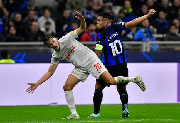 Inter v FC Salzburg, UEFA Champions League football, Milano, Italy Milano, Italy. 24th, October 2023. Lautaro Martinez (10) of Inter and Amar Dedic (70) of FC Salzburg seen during the UEFA Champions League match between Inter and FC Salzburg at Giuseppe Meazza in Milano. Milano Italy  Copyright: xGonzalesxPhoto TommasoxFimianox