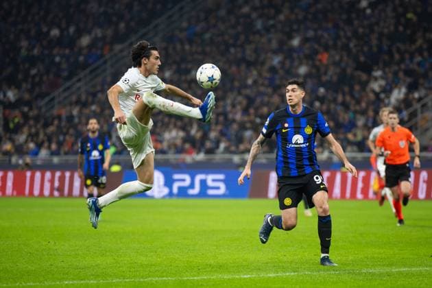 SOCCER - UEFA CL, Inter vs RBS MILAN,ITALY,24.OCT.23 - SOCCER - UEFA Champions League, group stage, FC Internazionale Milano vs Red Bull Salzburg. Image shows Roko Simic (RBS) and Alessandro Bastoni (Inter).  GEPAxpictures xGintarexKarpaviciute