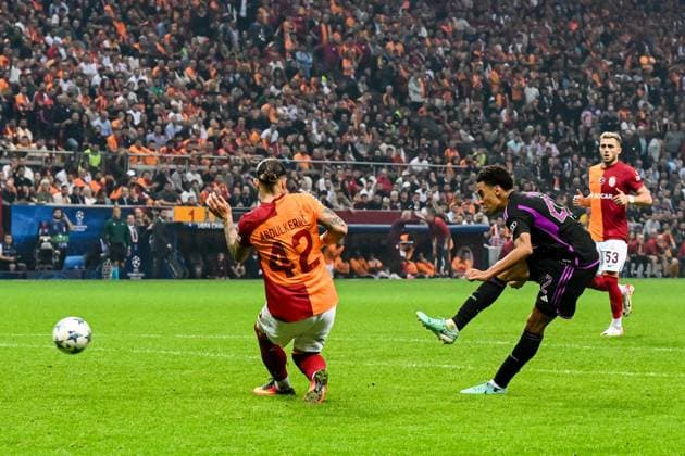 Sport Bilder des Tages ISTANBUL -Jamal Musiala of FC Bayern Munich scores the 1-3 during the UEFA Champions League Group A match between Galatasaray and FC Bayern Munich at the Rams Global Stadium on October 24 in Istanbul, Turkey. ANP Hollandse Hoogte UEFA Champions League 2023 24 2023 2024 xVIxANPxSportx xGerritxvanxKeulenxIVx 482008781 originalFilename: 482008781.jpg