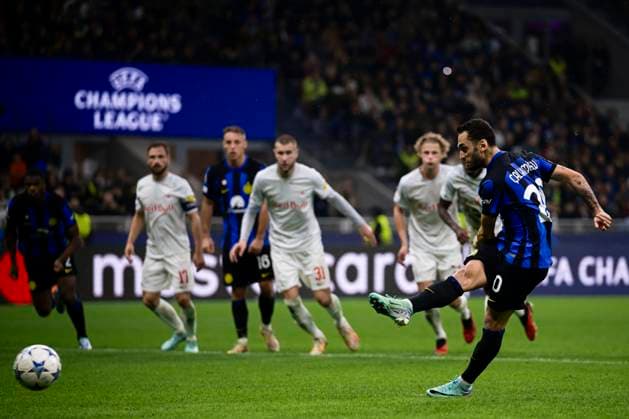 FC Internazionale v RB Salzburg - UEFA Champions League Hakan Calhanoglu of FC Internazionale scores a goal from a penalty kick during the UEFA Champions League football match between FC Internazionale and RB Salzburg. Milan Italy Copyright: xNicolòxCampox