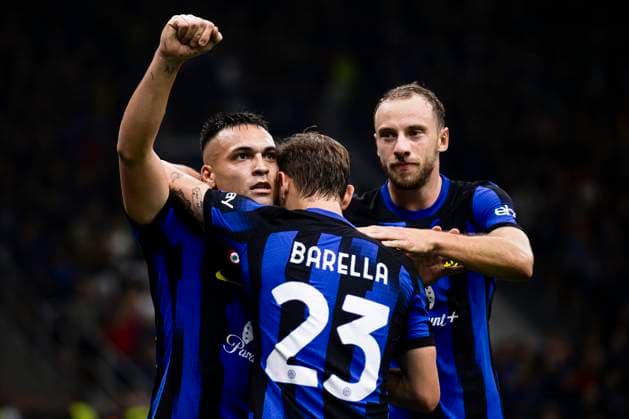 FC Internazionale v RB Salzburg - UEFA Champions League Lautaro Martinez of FC Internazionale celebrates with Nicolo Barella and Carlos Augusto of FC Internazionale after scoring a goal later disallowed by VAR during the UEFA Champions League football match between FC Internazionale and RB Salzburg. Milan Italy Copyright: xNicolòxCampox
