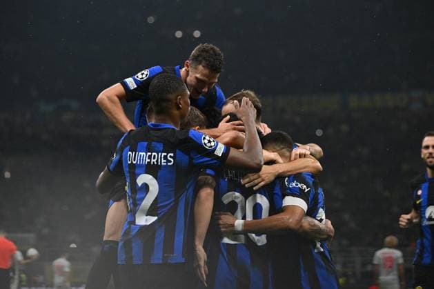 UEFA Champions League football match - Inter - FC Internazionale vs FC Salzburg Hakan Calhanoglu of Fc Inter and team Inter FC celebrating after a goal during the UEFA Champions League match between Inter FC Internazionale and FC Salzburg , on October 24, 2023, at Giuseppe Meazza San Siro Siro stadium in Milan, Italy. Photo Tiziano Ballabio Milan Italy  Copyright: xIPAxSport ABACAx BRIPASport20231024_309 IPAxSport ABACAx BRIPASport20231024_309