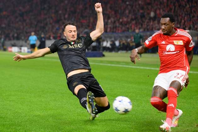 v.l. Amir Rrahmani (SSC Neapel, 13), Sheraldo Becker ( 1.FC Union Berlin, 27), Zweikampf, Action, Kampf, GER, 1.FC Union Berlin - SSC Neapel, Fussball, Champions League, CH. LEAGUE GRUPPE C, Spieltag 3, UEFA, 23 24, 24.10.2023, DFL REGULATIONS PROHIBIT ANY USE OF PHOTOGRAPHS AS IMAGE SEQUENCES AND OR QUASI-VIDEO, GER, 1.FC Union Berlin - SSC Neapel, Fussball, Champions League, UEFA, 23 24, 24.10.2023, Berlin Copyright: xUwexKoch Eibner-Pressefotox EP_UKH