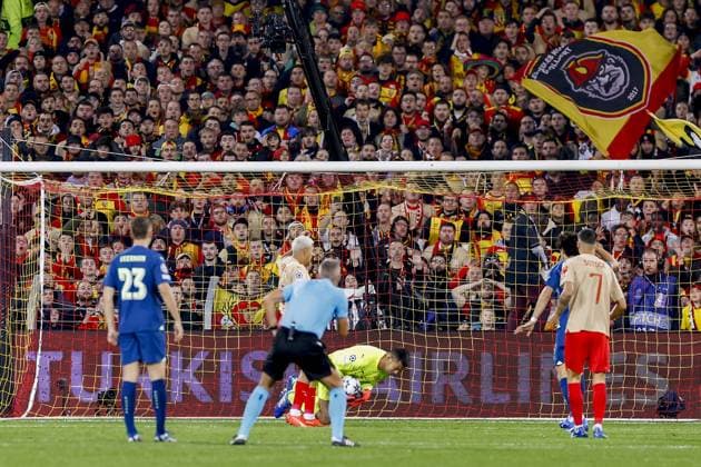 LENS - 24-10-2023, Stade Bollaert-Delelis. Football, Champions League, season 2023-2024. Lens - PSV. Safe by Goalkeeper Walter Benitez of PSV Lens - PSV  x22882687x Copyright: