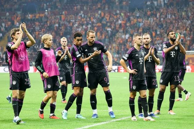 Bayern bedanken sich bei den Fans, Galatasaray Istanbul vs. FC Bayern Muenchen, Fussball, Champions-League, Gruppenphase, Saison 2023-24, 3. Spieltag, 24.10.2023 Galatasaray Istanbul vs. FC Bayern Muenchen, Fussball, Champions-League, Gruppenphase, Saison 2023-24, 3. Spieltag, 24.10.2023, Copyright: xEibner-Pressefoto JoergxNiebergax EP_EER