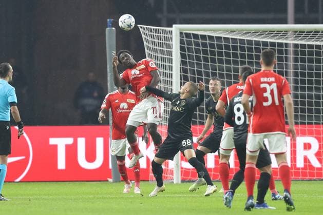 24.10.2023, xtgx, Fussball, UEFA Champions League, 1.FC Union Berlin - SSC Neapel emspor, v.l. David Datro Fofana (Union Berlin, 11), Stanislav Lobotka (Neapel, 68) Zweikampf, Duell, Kampf, tackle (DFL DFB REGULATIONS PROHIBIT ANY USE OF PHOTOGRAPHS as IMAGE SEQUENCES and or QUASI-VIDEO) Olympiastadion