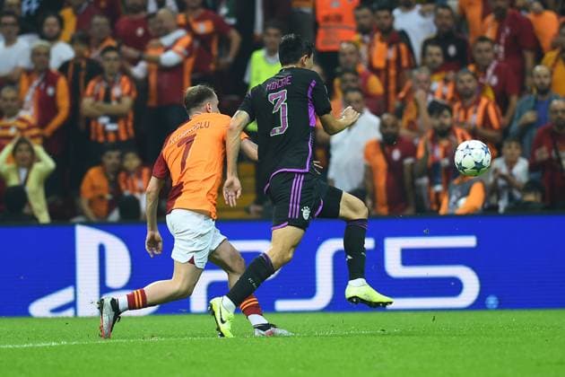 Kerem Akturkoglu (L) of Galatasaray and Kim Min Jae of Bayern Munchen during the UEFA Champions League match between Galatasaray A.S. and FC Bayern München at RAMS PARK Arena on October 24, 2023 in Istanbul, Turkey. Istanbul Turkey Copyright: xSeskimPhotox Gsaray-BMunich_241023 (174)