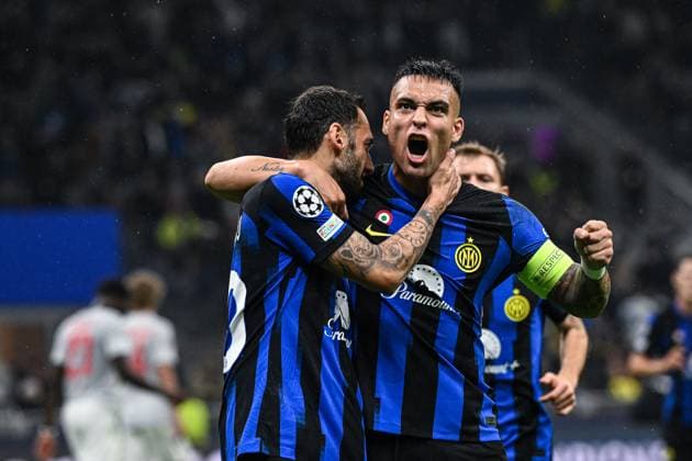 Milan, Italy, 24.10.23: Hakan Calhanoglu (20 FC Internazionale) celebrates with Lautaro Martinez (10 FC Internazionale) his goal during the Champions League Group stage match between FC Internazionale and FC Salzburg at San Siro Stadium in Milan, Italy Soccer (Cristiano Mazzi SPP) Copyright: xCristianoxMazzix xSPPx spp-en-CrMaSp-CM2_5987