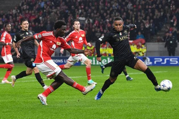Fussball, Herren, Saison 2023 2024, UEFA Champions League (Gruppe C, 3. Spieltag), 1. FC Union Berlin - SSC Neapel, v. l. David Datro Fofana (1. FC Union Berlin) und Natan (SSC Neapel) im Zweikampf, 24.10. 2023, Copyright: xMatthiasxKochx