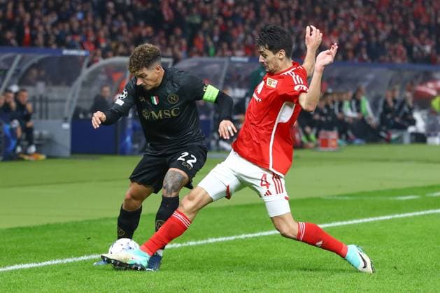 24.10.2023, xtgx, Fussball, UEFA Champions League, 1.FC Union Berlin - SSC Neapel emspor, v.l. Giovanni Di Lorenzo (Neapel, 22), Diogo Leite (Union Berlin, 4) Zweikampf, Duell, Kampf, tackle (DFL DFB REGULATIONS PROHIBIT ANY USE OF PHOTOGRAPHS as IMAGE SEQUENCES and or QUASI-VIDEO) Olympiastadion