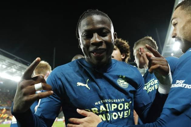 LENS - Johan Bakayoko of PSV Eindhoven celebrates the 0-1 during the UEFA Champions League group B match between RC Lens and PSV Eindhoven at the Stade Bollaert-Delelis on October 24, 2023 in Lens, France. ANP MAURICE VAN STEEN UEFA Champions League 2023 24 2023 2024 xVIxANPxSportx xxANPxIVx 482019638 originalFilename: 482019638.jpg
