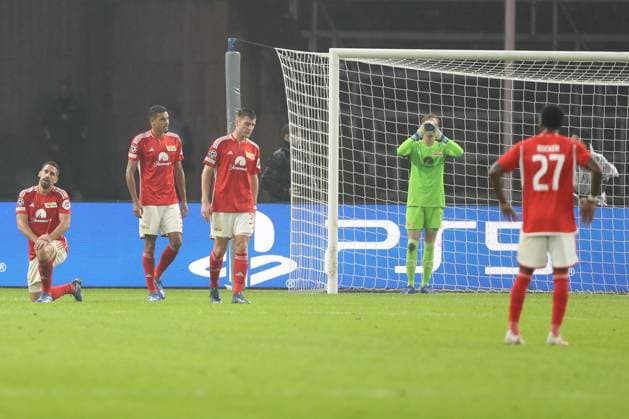 24.10.2023, xtgx, Fussball, UEFA Champions League, 1.FC Union Berlin - SSC Neapel emspor, v.l. Union Berlin enttaeuscht, schaut enttaeuscht, niedergeschlagen, disappointed (DFL DFB REGULATIONS PROHIBIT ANY USE OF PHOTOGRAPHS as IMAGE SEQUENCES and or QUASI-VIDEO) Olympiastadion
