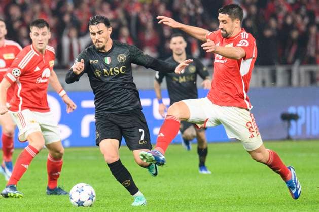 v.l. Eljif Elmas (SSC Neapel, 7), Rani Khedira ( 1.FC Union Berlin, 8), Zweikampf, Action, Kampf, GER, 1.FC Union Berlin - SSC Neapel, Fussball, Champions League, CH. LEAGUE GRUPPE C, Spieltag 3, UEFA, 23 24, 24.10.2023, DFL REGULATIONS PROHIBIT ANY USE OF PHOTOGRAPHS AS IMAGE SEQUENCES AND OR QUASI-VIDEO, GER, 1.FC Union Berlin - SSC Neapel, Fussball, Champions League, UEFA, 23 24, 24.10.2023, Berlin Copyright: xUwexKoch Eibner-Pressefotox EP_UKH
