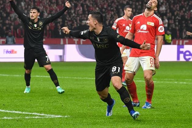 Fussball, Herren, Saison 2023 2024, UEFA Champions League (Gruppe C, 3. Spieltag), 1. FC Union Berlin - SSC Neapel, v. l. Giacomo Raspadori (SSC Neapel) Torjubel, jubelt nach dem Tor zum 0:1, 24.10. 2023, Copyright: xMatthiasxKochx
