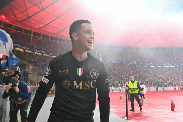 Fussball, Herren, Saison 2023 2024, UEFA Champions League (Gruppe C, 3. Spieltag), 1. FC Union Berlin - SSC Neapel, v. l. Giacomo Raspadori (SSC Neapel) Torjubel, jubelt nach dem Tor zum 0:1, 24.10. 2023, Copyright: xMatthiasxKochx