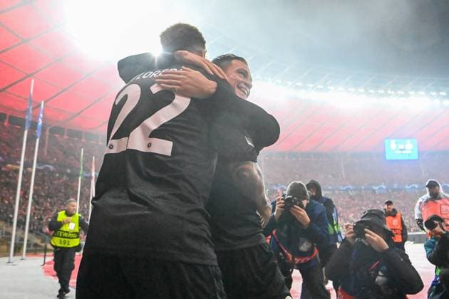 Fussball, Herren, Saison 2023 2024, UEFA Champions League (Gruppe C, 3. Spieltag), 1. FC Union Berlin - SSC Neapel, v. l. Giovanni Di Lorenzo (SSC Neapel) und Giacomo Raspadori (SSC Neapel) Torjubel, jubeln nach dem Tor zum 0:1 durch Giacomo Raspadori (SSC Neapel), 24.10. 2023, Copyright: xMatthiasxKochx