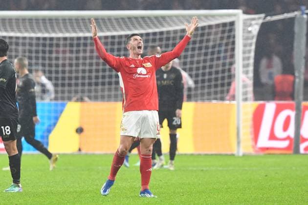 Fussball, Herren, Saison 2023 2024, UEFA Champions League (Gruppe C, 3. Spieltag), 1. FC Union Berlin - SSC Neapel, v. l. Robin Gosens (1. FC Union Berlin) enttäuscht, niedergeschlagen, unzufrieden, 24.10. 2023, Copyright: xMatthiasxKochx