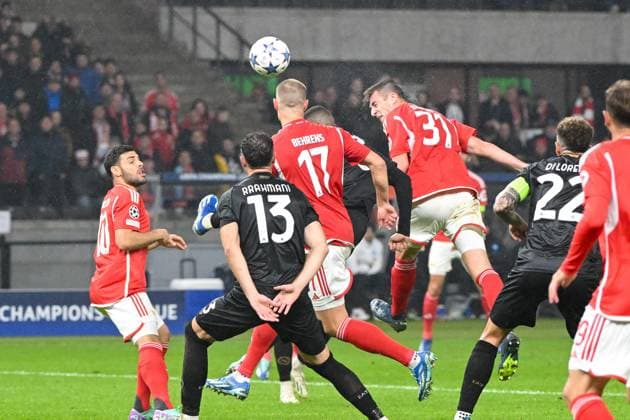 Fussball, Herren, Saison 2023 2024, UEFA Champions League (Gruppe C, 3. Spieltag), 1. FC Union Berlin - SSC Neapel, v. l. Kevin Volland (1. FC Union Berlin), Amir Rrahmani (SSC Neapel), Kevin Behrens (1. FC Union Berlin), Natan (SSC Neapel) und Robin Knoche (1. FC Union Berlin) im Zweikampf, 24.10. 2023, Copyright: xMatthiasxKochx