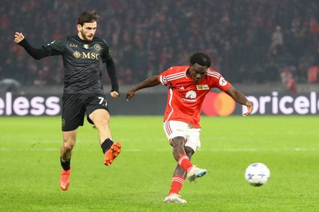 24.10.2023, xtgx, Fussball, UEFA Champions League, 1.FC Union Berlin - SSC Neapel emspor, v.l. Khvicha Kvararskhelia (Neapel, 77), David Datro Fofana (Union Berlin, 11) Zweikampf, Duell, Kampf, tackle (DFL DFB REGULATIONS PROHIBIT ANY USE OF PHOTOGRAPHS as IMAGE SEQUENCES and or QUASI-VIDEO) Olympiastadion
