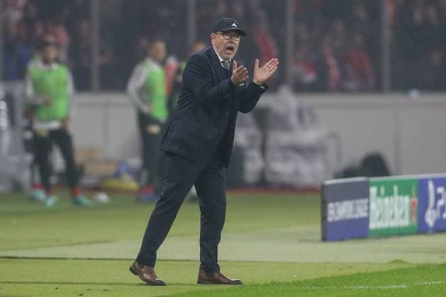 24.10.2023, xtgx, Fussball, UEFA Champions League, 1.FC Union Berlin - SSC Neapel emspor, v.l. Urs Fischer (Union Berlin, Trainer) gibt Anweisungen, gestikuliert mit den Armen, gesticulate, gives instructions (DFL DFB REGULATIONS PROHIBIT ANY USE OF PHOTOGRAPHS as IMAGE SEQUENCES and or QUASI-VIDEO) Olympiastadion