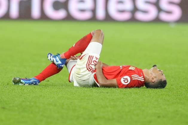 24.10.2023, xtgx, Fussball, UEFA Champions League, 1.FC Union Berlin - SSC Neapel emspor, v.l. Danilho Doekhi (Union Berlin, 5) mit schmerzen am Boden (DFL DFB REGULATIONS PROHIBIT ANY USE OF PHOTOGRAPHS as IMAGE SEQUENCES and or QUASI-VIDEO) Olympiastadion