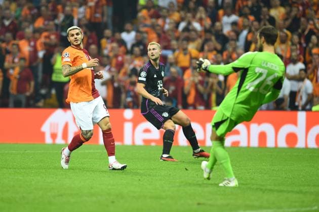 Mauro Icardi (L) of Galatasaray and Matthijs de Ligt , Goalkeeper Sven Ulreich of Bayern Munchen during the UEFA Champions League match between Galatasaray A.S. and FC Bayern München at RAMS PARK Arena on October 24, 2023 in Istanbul, Turkey. Istanbul Turkey Copyright: xSeskimPhotox Gsaray-BMunich_241023 (218)