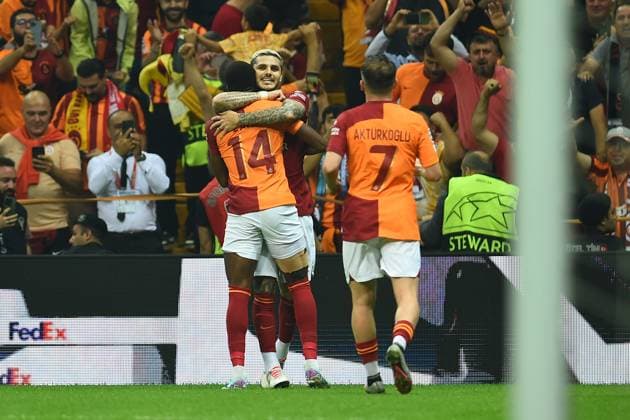 Mauro Icardi of Galatasaray celebrates after scoring the first goal of his team with teammates during the UEFA Champions League match between Galatasaray A.S. and FC Bayern München at RAMS PARK Arena on October 24, 2023 in Istanbul, Turkey. Istanbul Turkey Copyright: xSeskimPhotox Gsaray-BMunich_241023 (242)
