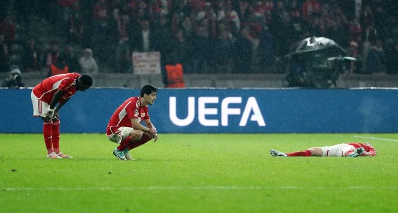 Sport Bilder des Tages Sheraldo Becker, Danilho Doekhi, Robin Gosens enttäuscht nach Spielende Enttäuschung Fußball Fussball UEFA Champions League UCL Herren 3.Spieltag Saison 2023 2024 24.10.2023 1.FC Union Berlin FCU vs SSC Neapel Olympiastadion DFL regulations prohibit any use of photographs as image sequences and or quasi-video
