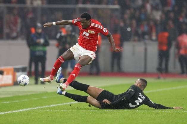 24.10.2023, xtgx, Fussball, UEFA Champions League, 1.FC Union Berlin - SSC Neapel emspor, v.l. Sheraldo Becker (Union Berlin, 27), Natan (Neapel, 3) Zweikampf, Duell, Kampf, tackle (DFL DFB REGULATIONS PROHIBIT ANY USE OF PHOTOGRAPHS as IMAGE SEQUENCES and or QUASI-VIDEO) Olympiastadion