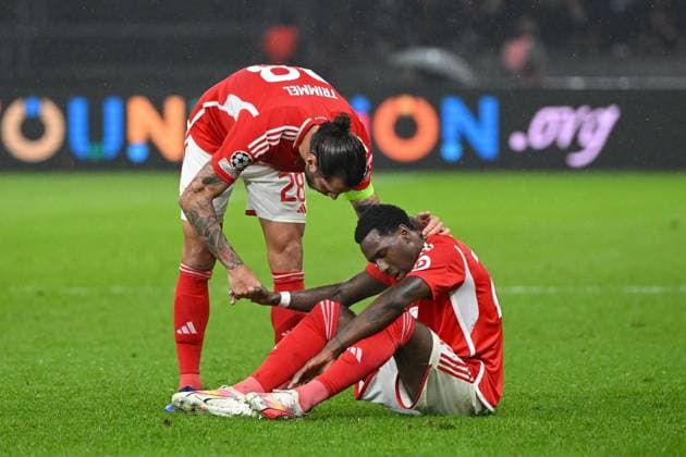 Fussball, Herren, Saison 2023 2024, UEFA Champions League (Gruppe C, 3. Spieltag), 1. FC Union Berlin - SSC Neapel, v. l. Christopher Trimmel (1. FC Union Berlin) und Sheraldo Becker (1. FC Union Berlin) enttäuscht, niedergeschlagen, unzufrieden nach der Niederlage, 24.10. 2023, Copyright: xMatthiasxKochx