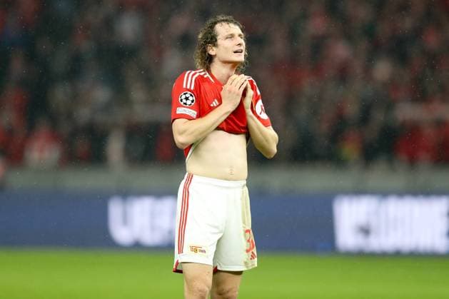 24.10.2023, xtgx, Fussball, UEFA Champions League, 1.FC Union Berlin - SSC Neapel emspor, v.l. Alex Kral (Union Berlin, 33) enttaeuscht, schaut enttaeuscht, niedergeschlagen, disappointed (DFL DFB REGULATIONS PROHIBIT ANY USE OF PHOTOGRAPHS as IMAGE SEQUENCES and or QUASI-VIDEO) Olympiastadion