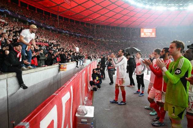 Fussball, Herren, Saison 2023 2024, UEFA Champions League (Gruppe C, 3. Spieltag), 1. FC Union Berlin - SSC Neapel, v. l. Ultras Fans von 1. FC Union Berlin munterten die Spieler nach dem Spiel auf, 24.10. 2023, Copyright: xMatthiasxKochx