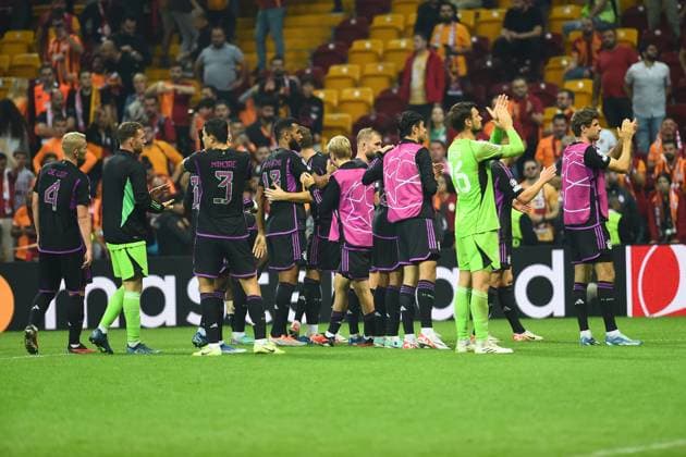 Players of Bayern Munchen victory celebrates with their fans after the UEFA Champions League match between Galatasaray A.S. and FC Bayern München at RAMS PARK Arena on October 24, 2023 in Istanbul, Turkey. Istanbul Turkey Copyright: xSeskimPhotox Gsaray-BMunich_241023 (472)