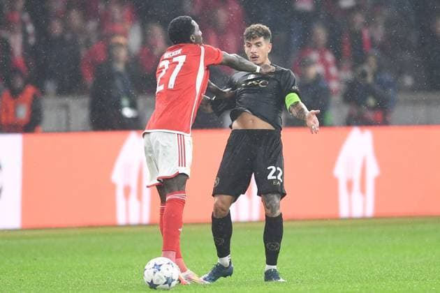 Sport Bilder des Tages UEFA Champions League: 1. FC Union Berlin vs SSC Napoli. Berlin, 24.10.2023 Sheraldo Becker (1. FC Union Berlin, 27) stoeßt Giovanni di Lorenzo (SSC Napoli, 22) UEFA Champions Leaguel: 1. FC Union Berlin vs SSC Napoli, Olympiastadion, Berlin, 24.10.2023 Copyright: xBEAUTIFULxSPORTS LucianoxLimax
