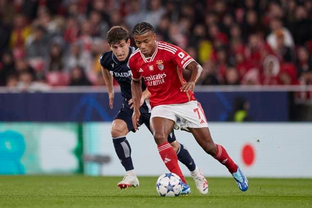 SL Benfica v Real Sociedad: Group D - UEFA Champions League 2023 24 David Neres of SL Benfica competes for the ball with Aihen Munoz of Real Sociedad during the UEFA Champions League match between SL Benfica and Real Sociedad at Estadio do Lisboa e Benfica on October 24, 2023, in Lisbon, Portugal. Lisbon Estadio do Sport Lisboa e Benfica Lisbon Portugal RL_SLBvRSO_067 Copyright: xRicardoxLarreinax