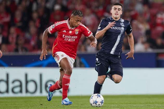 SL Benfica v Real Sociedad: Group D - UEFA Champions League 2023 24 David Neres of SL Benfica competes for the ball with Ander Barrenetxea of Real Sociedad during the UEFA Champions League match between SL Benfica and Real Sociedad at Estadio do Lisboa e Benfica on October 24, 2023, in Lisbon, Portugal. Lisbon Estadio do Sport Lisboa e Benfica Lisbon Portugal RL_SLBvRSO_164 Copyright: xRicardoxLarreinax