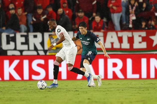 L-R) Dodi Lukebakio (Sevilla), Takehiro Tomiyasu (Arsenal), OCTOBER 24, 2023 - Football Soccer : UEFA Champions League Group stage Group B match between Sevilla FC 1-2 Arsenal FC at the Estadio Ramon Sanchez-Pizjuan in Sevilla, Spain. Noxthirdxpartyxsales  (233543726)