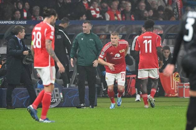 Fussball, Herren, Saison 2023 2024, UEFA Champions League (Gruppe C, 3. Spieltag), 1. FC Union Berlin - SSC Neapel, v. l. Christopher Trimmel (1. FC Union), Kevin Behrens (1. FC Union Berlin), David Datro Fofana (1. FC Union), 24.10. 2023, Copyright: xMatthiasxKochx