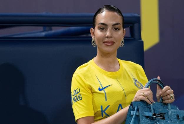 AFC Champions League 2023-24 MD3 Georgina Rodriguez poses on the pitch wearing Guess jeans and Le Silla boots, after the Al-Nassr FC (KSA) vs Al Duhail SC (QAT) Match Day 3 of the AFC Champions League 2023-24 Group E at Al Awwal Park on October 24, 2023 in Riyadh, Saudi Arabia. Al-Nassr FC defeated Al Duhail SC by 4-3 with Cristiano Ronaldo scoring two goals. Riyadh Al Awwal Park Saudi Arabia  Copyright: xVictorxFrailex 2023.10.24_PSI03253.GS.MD3_VFR_10019