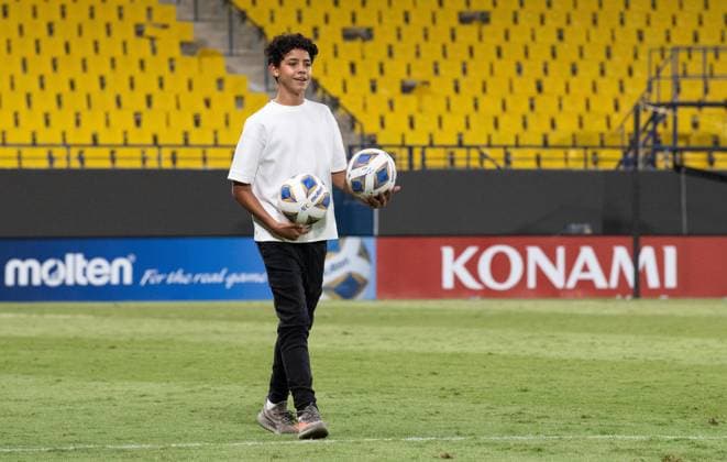 AFC Champions League 2023-24 MD3 Cristiano Jr walks the pitch after the Match Day 3 of the AFC Champions League 2023-24 Group E between Al-Nassr FC (KSA) and Al Duhail SC (QAT) at Al Awwal Park on October 24, 2023 in Riyadh, Saudi Arabia. Riyadh Al Awwal Park Saudi Arabia  Copyright: xVictorxFrailex 2023.10.24_PSI03253.GS.MD3_VFR_9950