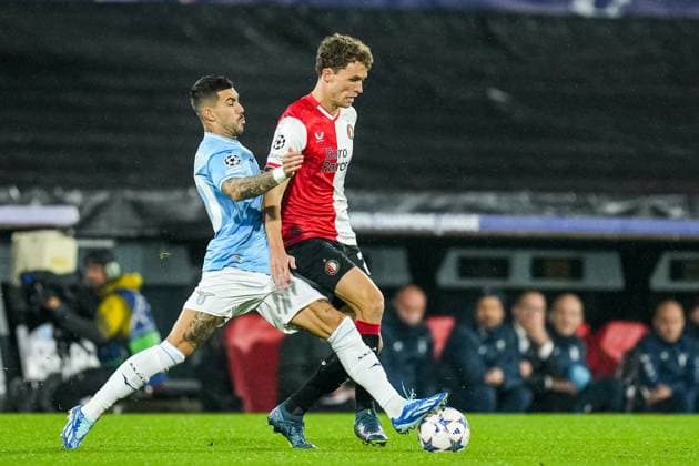 UEFA Champions League: Feyenoord v SS Lazio Rotterdam - Mattia Zaccagni of Lazio, Mats Wieffer of Feyenoord during the 3rd leg of the UEFA Champions League group stage between Feyenoord v SS Lazio at Stadion Feijenoord De Kuip on 25 October 2023 in Rotterdam, The Netherlands. Copyright: xYannickxVerhoevenx